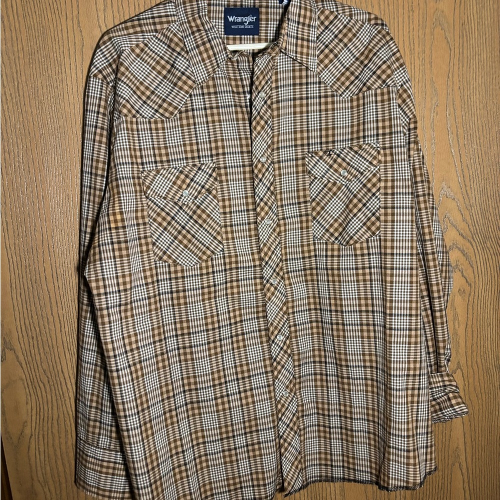 Wrangler Men's Tan and White Plaid Dress Shirt
